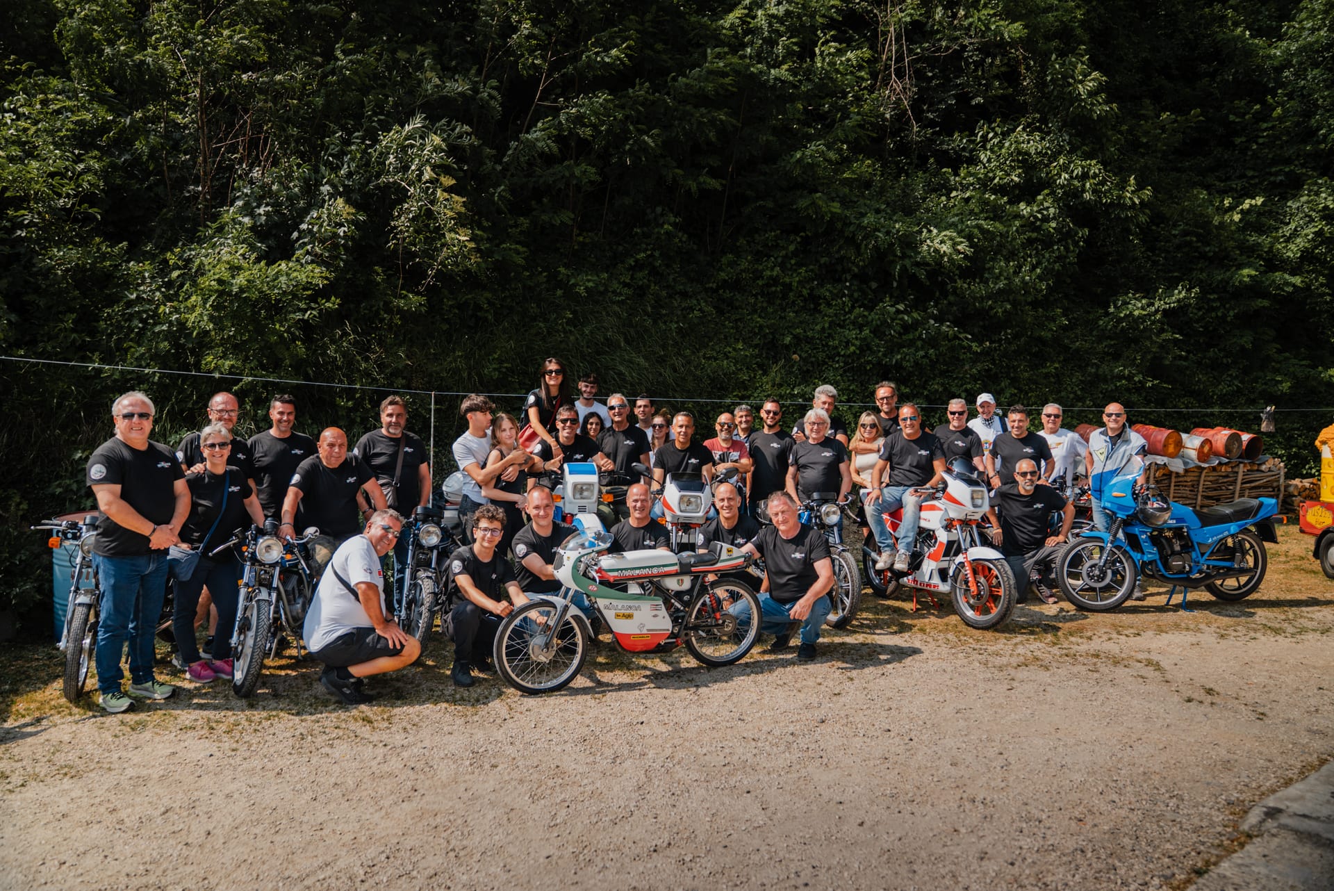 Raduno Moto Malanca — foto di gruppo dei partecipanti
